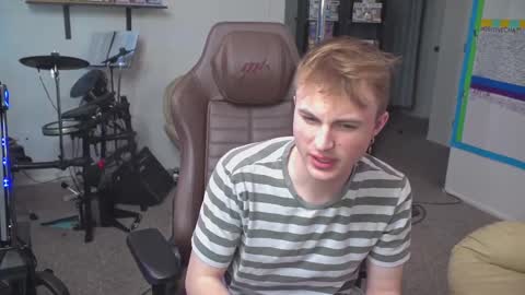 Snapshot of mattcashxxx chatting on March 2, 5:09 pm Matt Cash online show from March 2, 5:09 pm