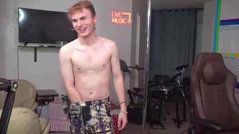 Snapshot of mattcashxxx chatting on December 10, 2:24 am Matt Cash online show from December 10, 2:24 am