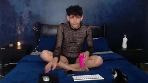 matthew_hawk19 online show from February 18, 12:47 pm