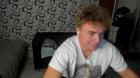 Snapshot of matthew_queen chatting on October 21, 7:55 am matthew_queen online show from October 21, 7:55 am