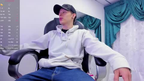 Snapshot of matthewboy_ chatting on January 17, 5:00 am MatthewBoy online show from January 17, 5:00 am