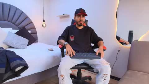 Matthew online show from February 26, 8:54 pm