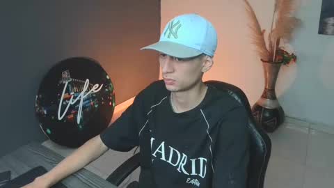 mattias     online show from December 4, 10:19 pm