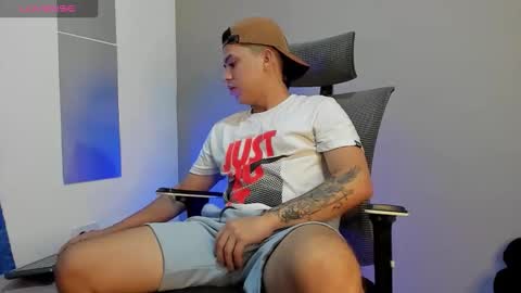 mattiwsmorris_ online show from November 17, 2:31 pm