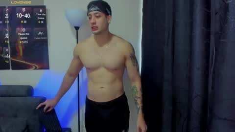 Snapshot of mattsaill_ chatting on October 10, 11:59 am mattsaill_ online show from October 10, 11:59 am