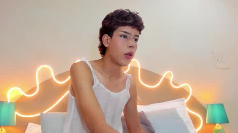 Snapshot of matty_jhons chatting on October 9, 7:41 pm  M A T T Y  online show from October 9, 7:41 pm