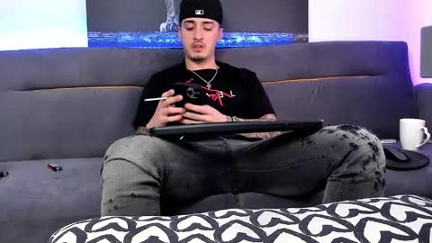 Snapshot of mattytwink69 chatting on December 20, 1:03 am Matt online show from December 20, 1:03 am
