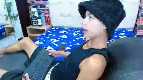 maverickhotson303av online show from December 17, 4:53 am