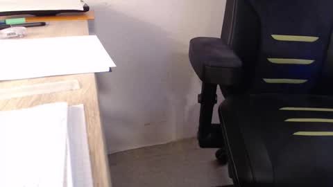 Max online show from October 31, 1:36 pm