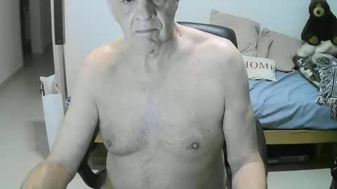 Snapshot of max_2017 chatting on October 3, 2:16 am max_2017 online show from October 3, 2:16 am
