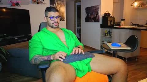 Max online show from November 26, 3:31 am