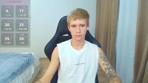 Snapshot of max_gen chatting on October 5, 1:20 am Max Gen with tats 24years And Ethan without tats 20 years online show from October 5, 1:20 am