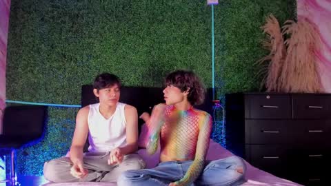 Max online show from April 1, 3:42 pm