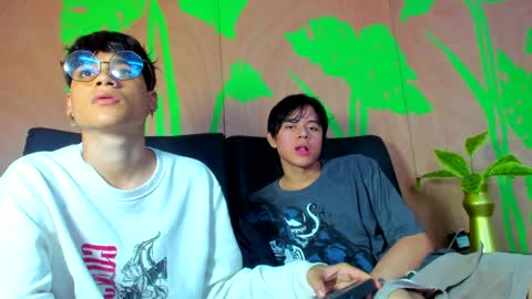 Max online show from April 10, 4:14 pm