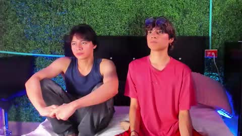 Max online show from March 29, 4:29 pm