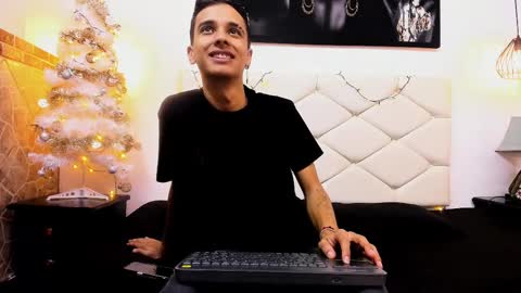 Snapshot of max_kogan chatting on December 29, 7:54 pm max online show from December 29, 7:54 pm