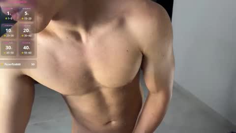 Snapshot of max_lancaster chatting on September 29, 8:16 pm Max Lancaster online show from September 29, 8:16 pm