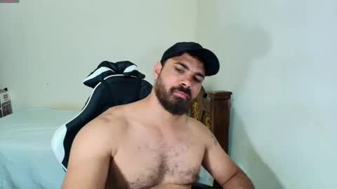 Snapshot of max_love25 chatting on October 25, 12:12 am max_love25 online show from October 25, 12:12 am