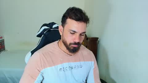 Snapshot of max_love25 chatting on October 16, 11:46 pm max_love25 online show from October 16, 11:46 pm