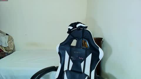 Snapshot of max_love25 chatting on October 19, 3:00 am max_love25 online show from October 19, 3:00 am