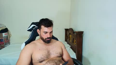 Snapshot of max_love25 chatting on October 21, 3:20 am max_love25 online show from October 21, 3:20 am