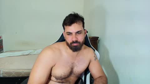 Snapshot of max_love25 chatting on October 14, 3:02 am max_love25 online show from October 14, 3:02 am