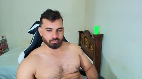 Snapshot of max_love25 chatting on October 28, 3:31 am max_love25 online show from October 28, 3:31 am