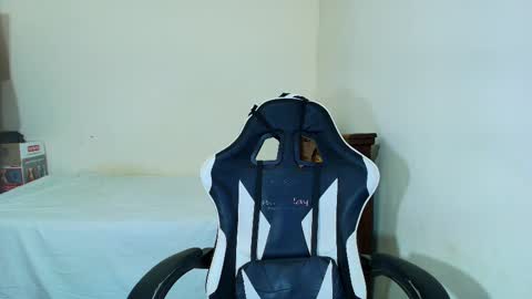 Snapshot of max_love25 chatting on October 31, 11:19 pm max_love25 online show from October 31, 11:19 pm