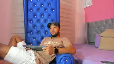 max_sexyhot26 online show from December 23, 4:01 am