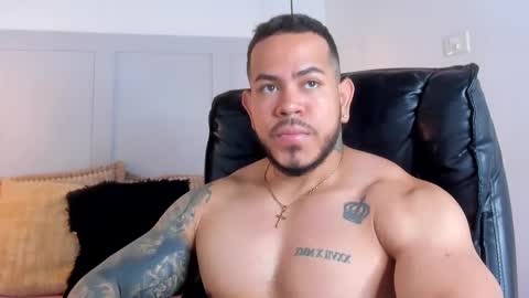 Snapshot of max_sstone chatting on October 9, 9:52 pm Max online show from October 9, 9:52 pm