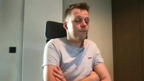 Snapshot of max_straight_1 chatting on December 28, 1:08 pm Max take off clothes online show from December 28, 1:08 pm
