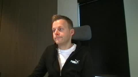 Snapshot of max_straight_1 chatting on February 4, 8:13 am Max take off clothes online show from February 4, 8:13 am