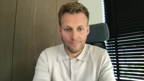 Snapshot of max_straight_1 chatting on October 2, 10:52 am Max take off clothes online show from October 2, 10:52 am