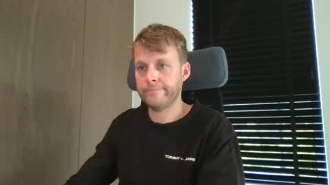 Snapshot of max_straight_1 chatting on October 13, 8:42 am Max take off clothes online show from October 13, 8:42 am