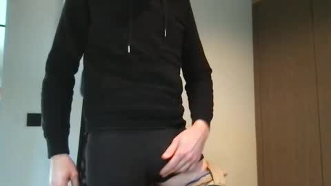 Snapshot of max_straight_1 chatting on December 27, 1:07 pm Max take off clothes online show from December 27, 1:07 pm