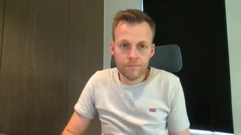 Snapshot of max_straight_1 chatting on January 31, 10:20 am Max take off clothes online show from January 31, 10:20 am