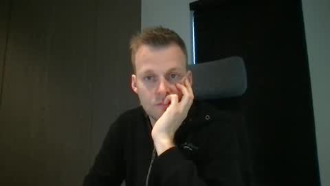 Snapshot of max_straight_1 chatting on February 24, 7:22 am Max take off clothes online show from February 24, 7:22 am