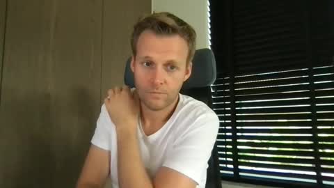 Snapshot of max_straight_1 chatting on September 25, 11:09 am Max take off clothes online show from September 25, 11:09 am