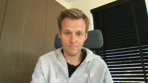 Snapshot of max_straight_1 chatting on September 22, 7:19 am Max take off clothes online show from September 22, 7:19 am
