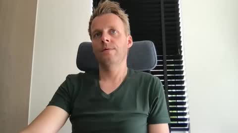 Snapshot of max_straight_1 chatting on September 12, 11:43 am Max take off clothes online show from September 12, 11:43 am