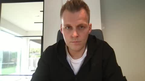 Snapshot of max_straight_1 chatting on December 19, 11:50 am Max take off clothes online show from December 19, 11:50 am