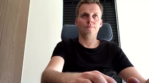Snapshot of max_straight_1 chatting on February 18, 11:22 am Max take off clothes online show from February 18, 11:22 am