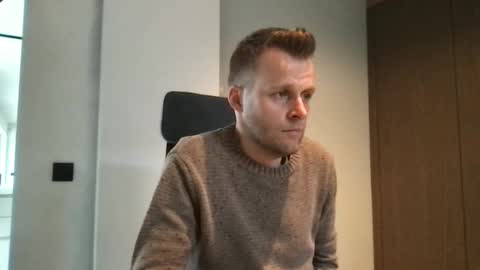 Snapshot of max_straight_1 chatting on December 2, 10:06 am Max take off clothes online show from December 2, 10:06 am