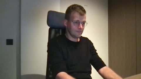 Snapshot of max_straight_1 chatting on February 24, 6:58 pm Max take off clothes online show from February 24, 6:58 pm