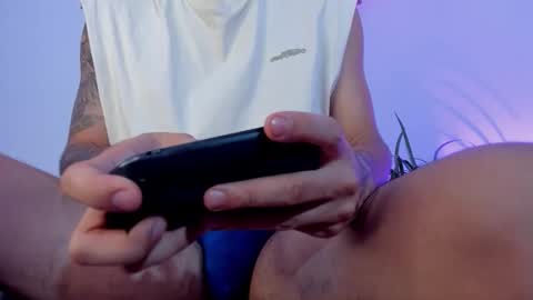 Max online show from November 25, 1:13 pm