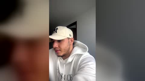 max_valiant1 online show from April 27, 12:24 pm