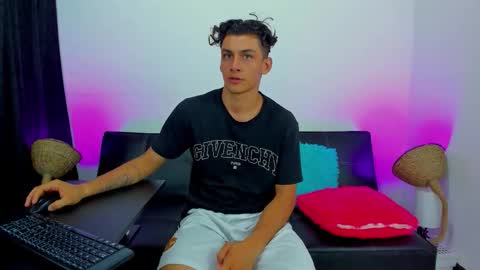 Snapshot of max_wild01 chatting on September 28, 7:50 am MAX online show from September 28, 7:50 am