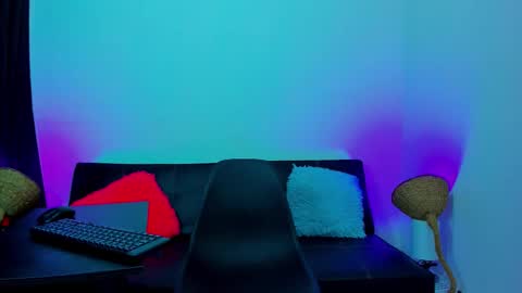 MAX     online show from October 18, 5:40 pm