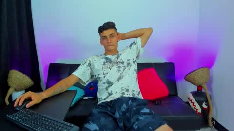 MAX     online show from November 14, 9:27 pm