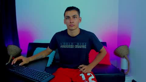 Snapshot of max_wild01 chatting on September 30, 1:25 pm MAX online show from September 30, 1:25 pm